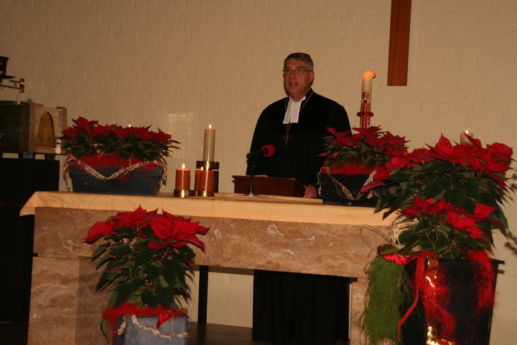 Kirchenpräsident Schad bei seiner Predigt im Pfalzklinikum