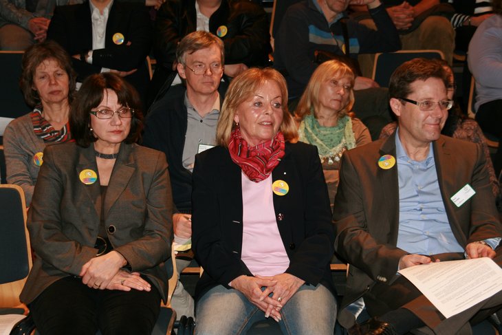 Hörten den Psychiatrie-Erfahrenen aufmerksam zu: Christine Morgenstern aus dem Gesundheitsministerium, Kuratoriumsvorsitzende Roswitha Beck und Pfalzklinikum-Geschäftsführer Paul Bomke