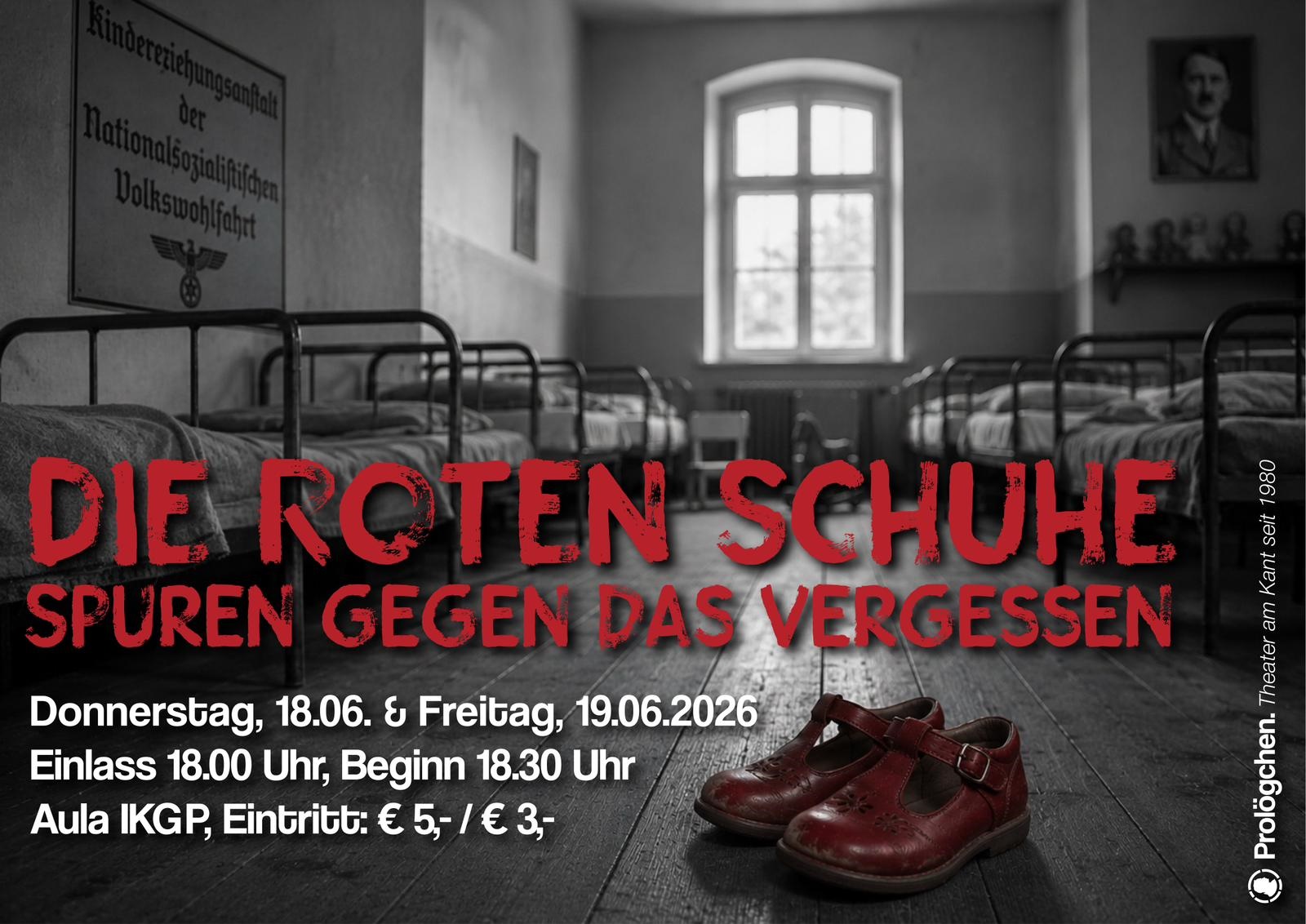 Das Foto zeigt den Schlafsaal eines Kinderheims in der NS-Zeit und rote Schuhe im Vordergrund. Die Aufführungstermine des Theaterstücks stehen darauf.